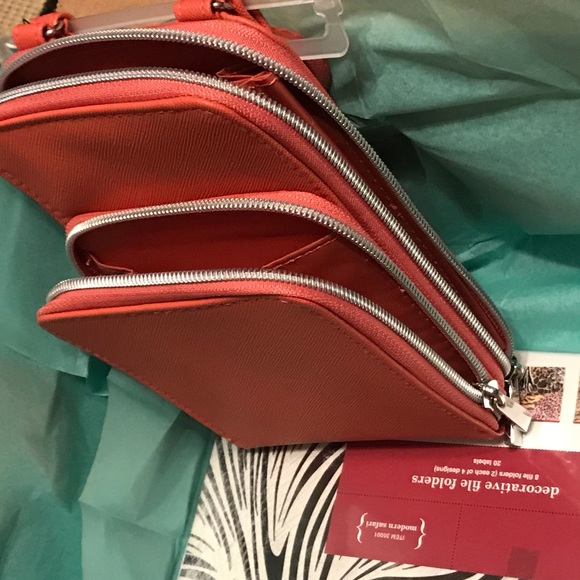 Large Flat Rate Box 26 New Items For the Ladies - Picture 9 of 16